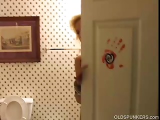 Nice-looking golden-haired MILF likes to shag